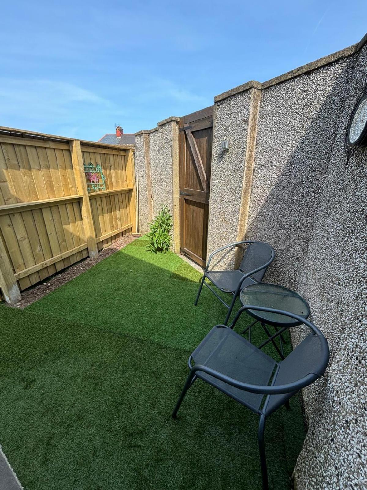 1A Butty Bach Milford Haven Exterior foto